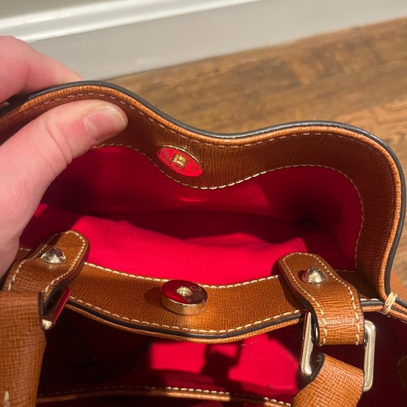 Dooney & Bourke MINI barlow saffiano tan - Picture 3 of 12